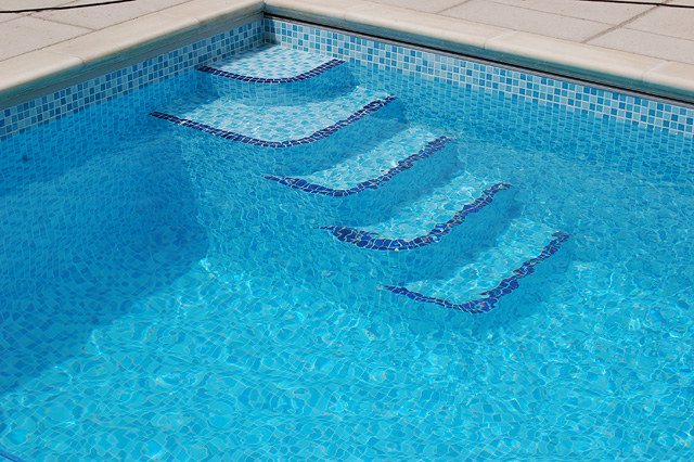 Swimming pool builders in Surrey, Sussex, Hampshire, Berkshire, Kent and Essex