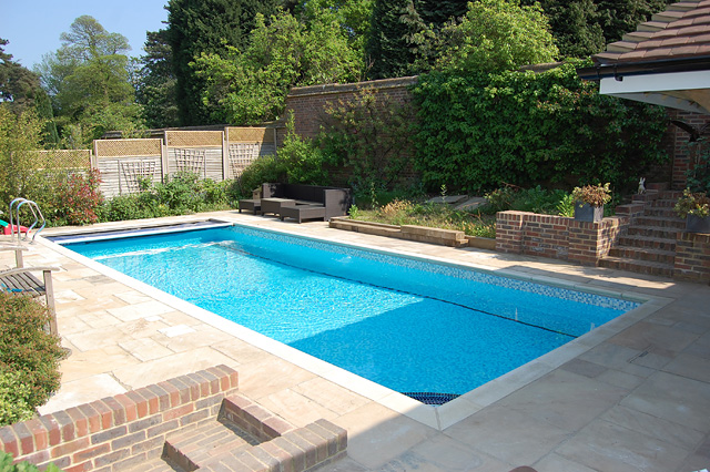 Swimming pool builders in Surrey, Sussex, Hampshire, Berkshire, Kent and Essex
